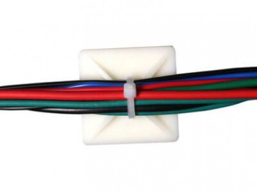 Площадка самоклеющаяся 40*40 под хомуты-белый(уп./100 шт) HLT