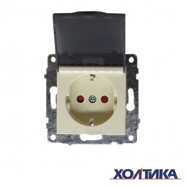 Розетка с заземлением, со шторками, с крышкой (цвет кремовый) М + К